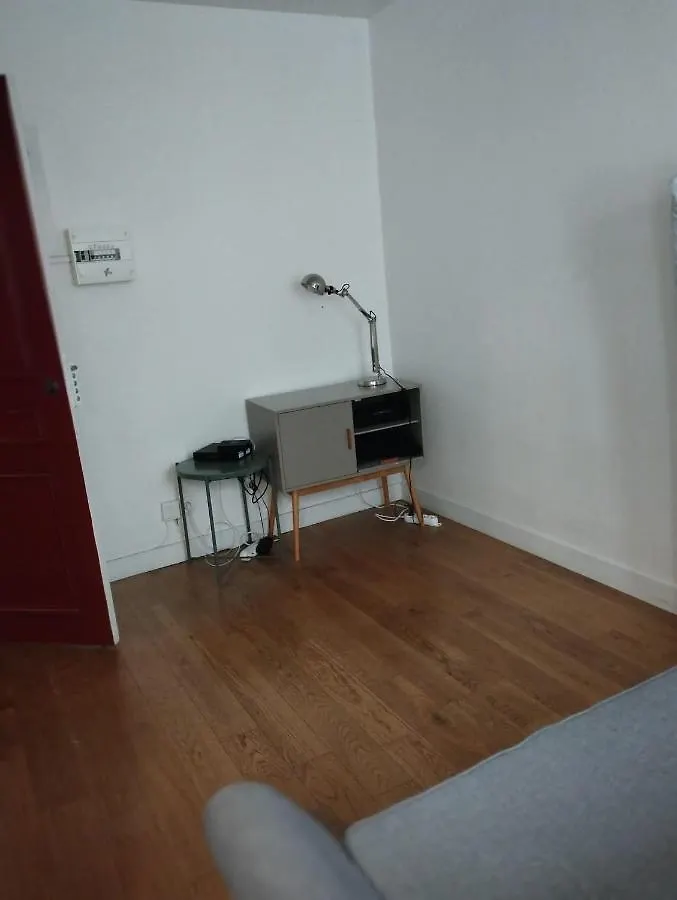 Studio Paris 11 calme quartier central, animé, proche metro Appartamento Francia
