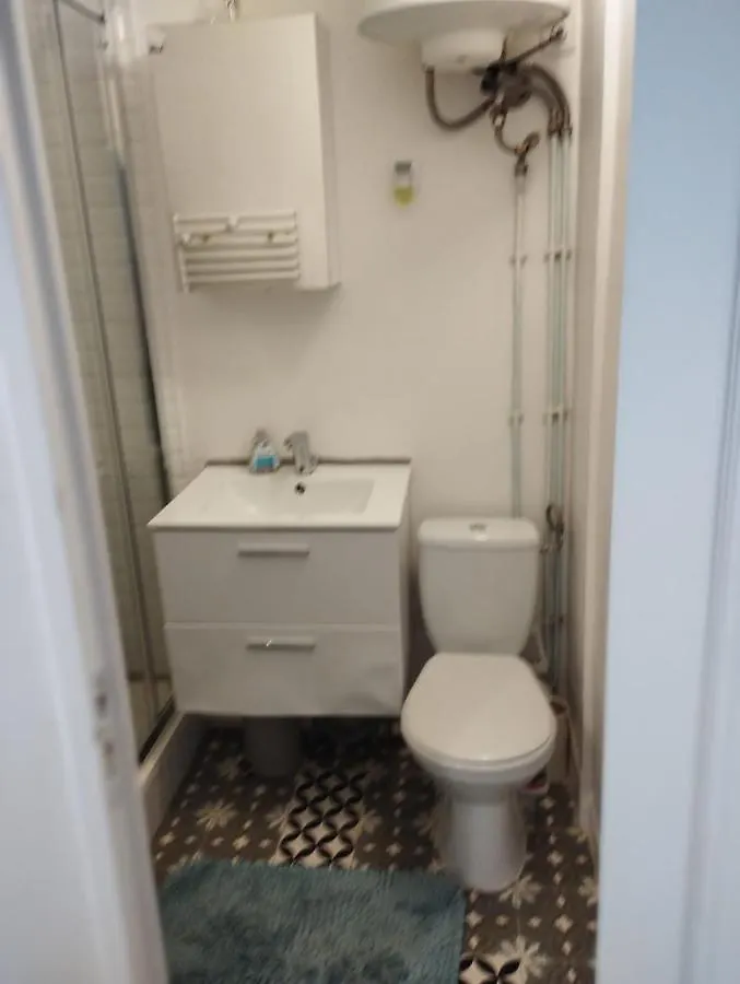 Studio Paris 11 calme quartier central, animé, proche metro Appartamento 0*,