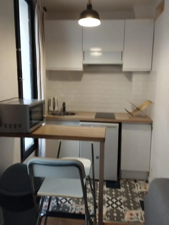 Studio Paris 11 calme quartier central, animé, proche metro Appartamento