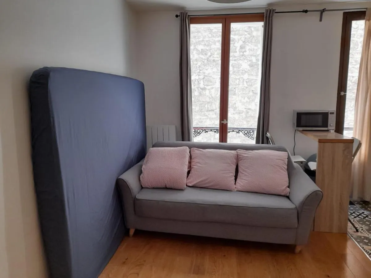 Studio Paris 11 Calme Quartier Central, Anime, Proche Metro Apartment